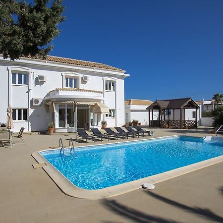 Villa Georgia Pernera Bagian luar foto