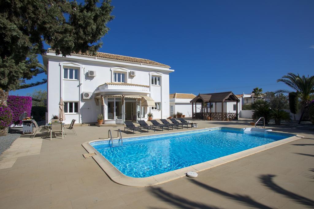 Villa Georgia Pernera Bagian luar foto